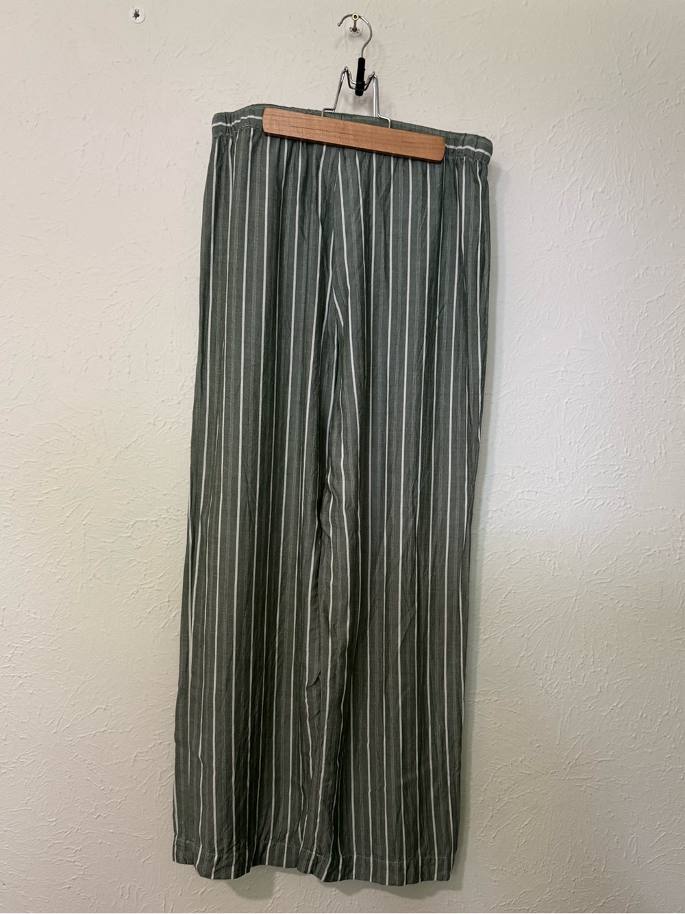 Cozy Earth Striped Green Pajama Set Size Small - Picture 10 of 13